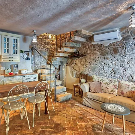 Grmanski Dvori Сasa de vacaciones *